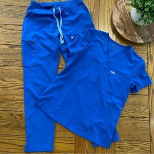 Figs Technical Collection scrub set - Catarina scrub top and Yola skinny pants